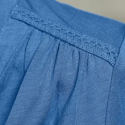 Baumwoll-Modal-Shirt mit V-Ausschnitt und Spitzenbesatz