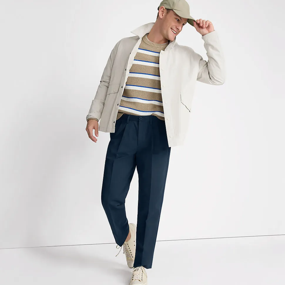 CLASSIC COMFORT. Bügelleichte Chino mit Bundfalten für Herren