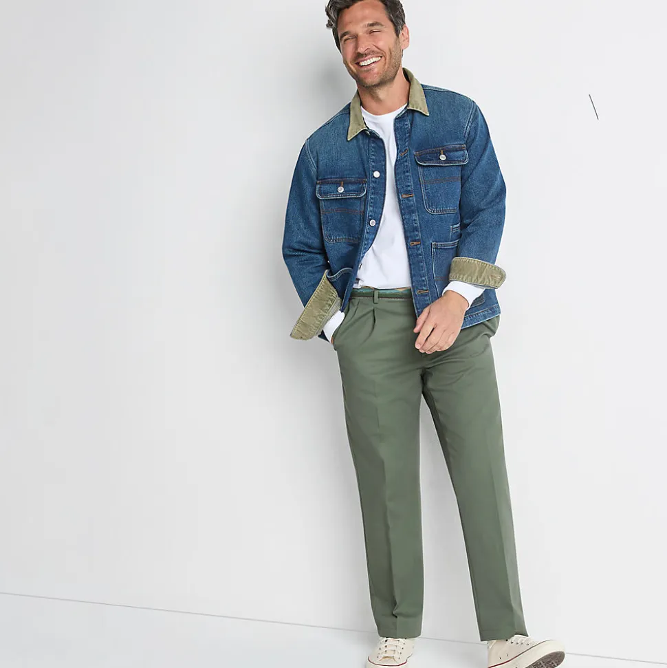 CLASSIC COMFORT. Bügelleichte Chino mit Bundfalten für Herren